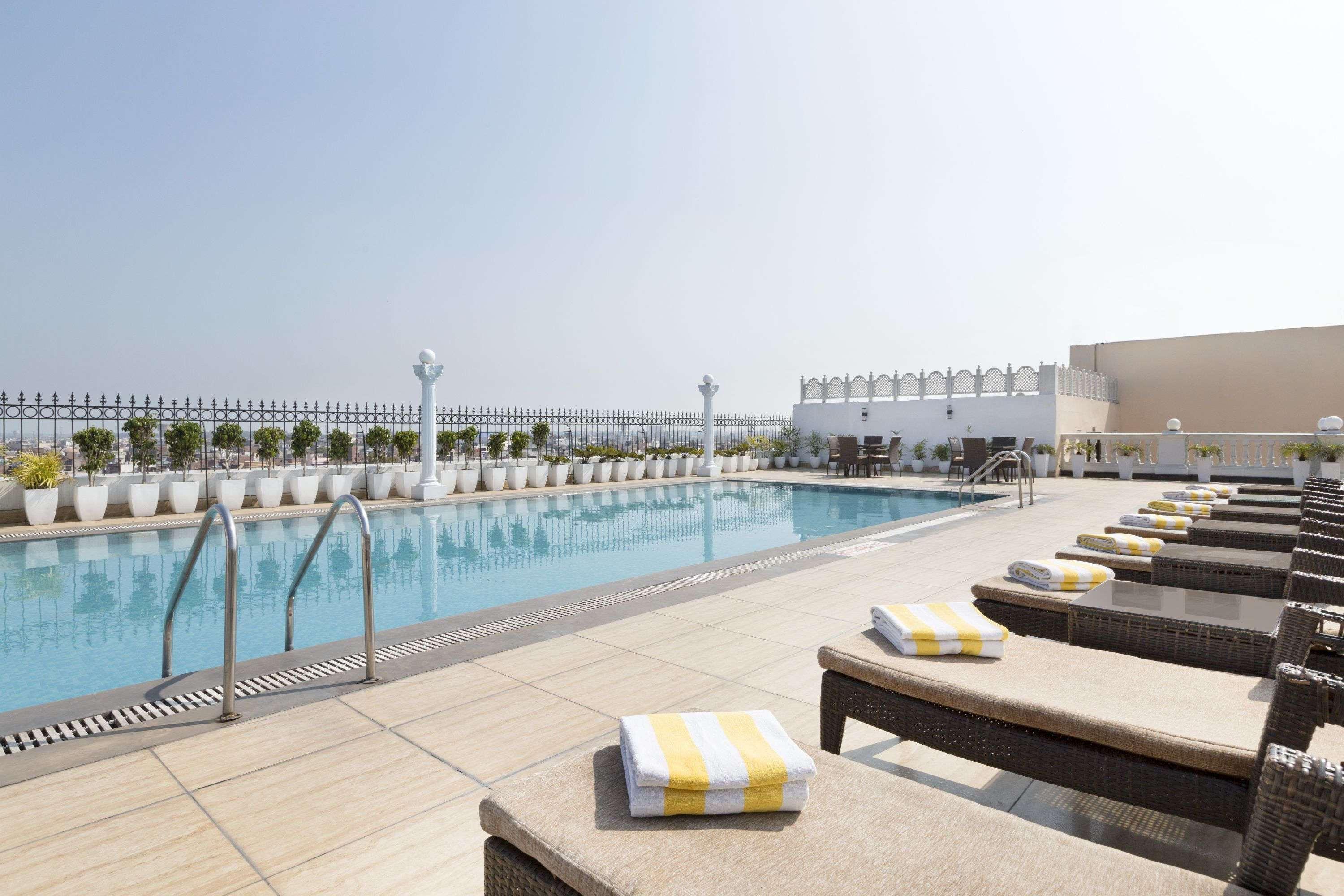 Hotel Ramada By Wyndham Amritsar Esterno foto