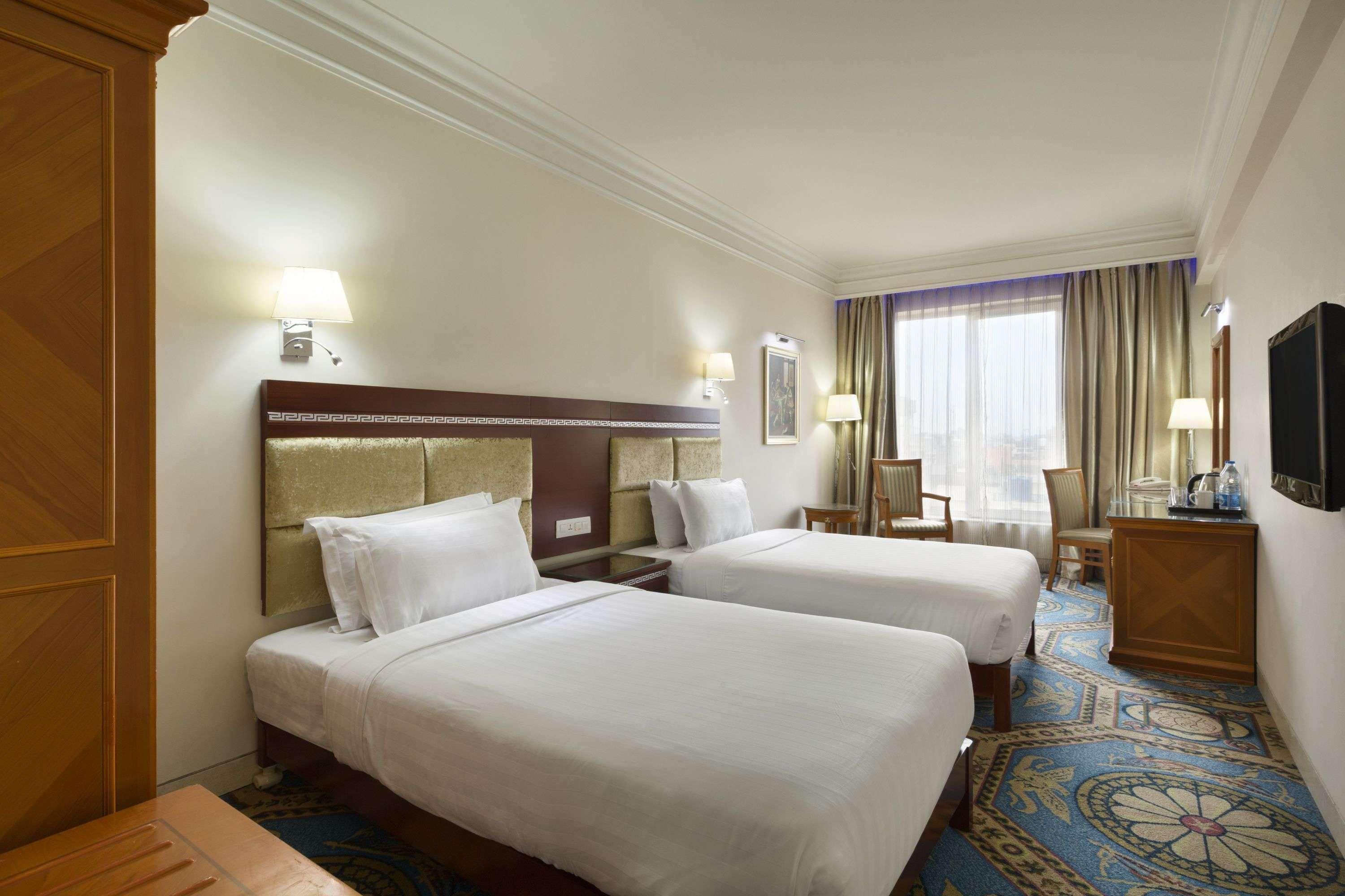 Hotel Ramada By Wyndham Amritsar Esterno foto
