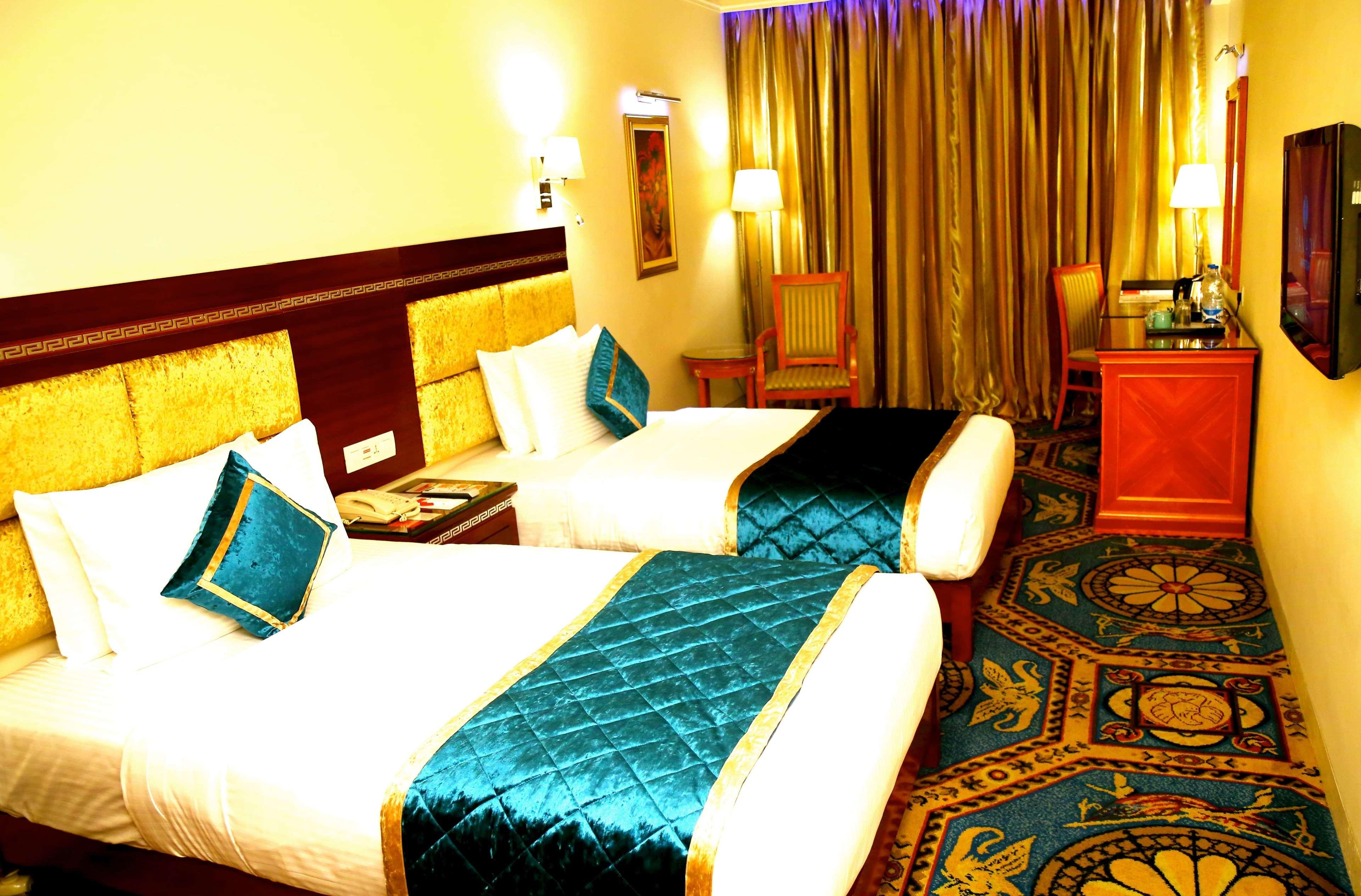 Hotel Ramada By Wyndham Amritsar Esterno foto