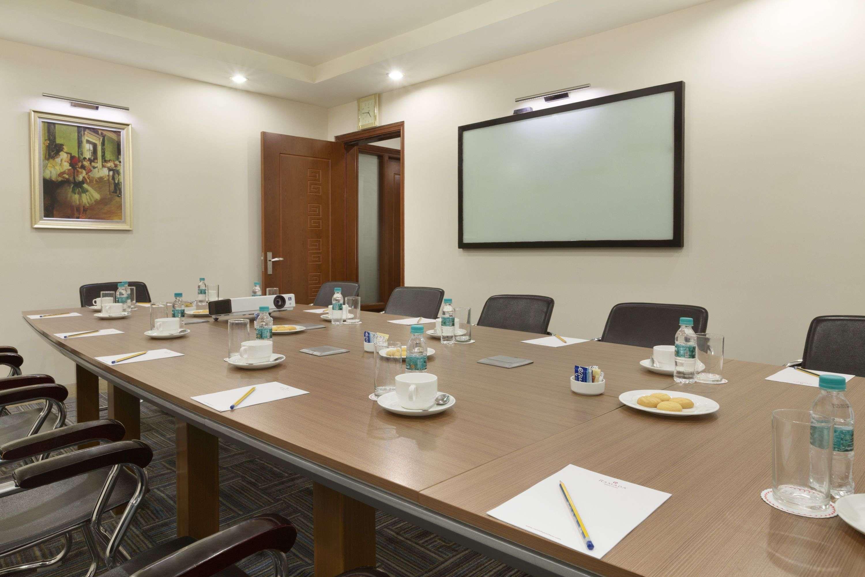 Hotel Ramada By Wyndham Amritsar Esterno foto