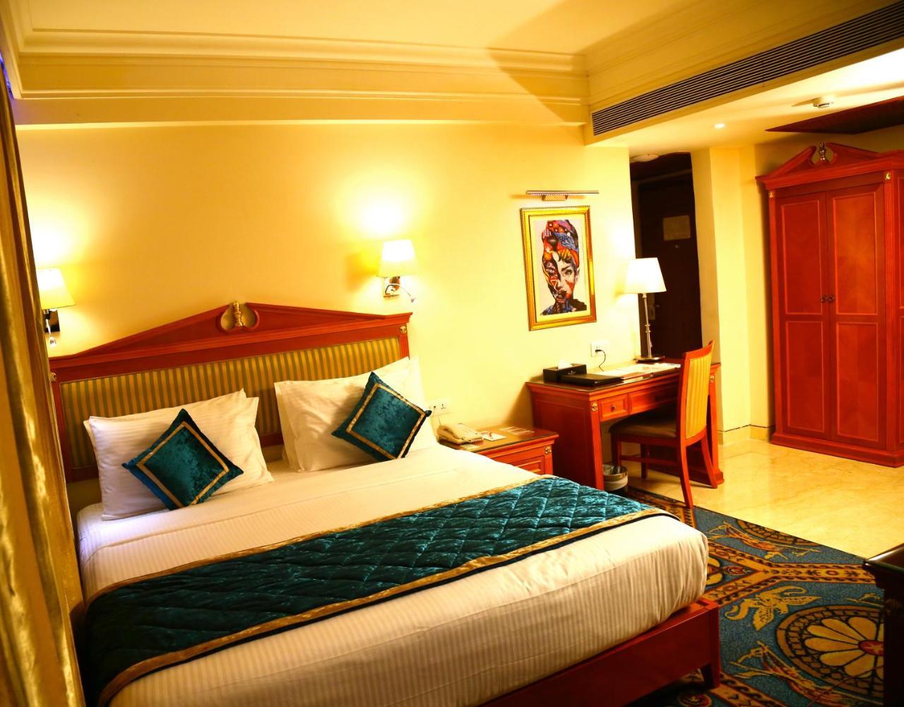Hotel Ramada By Wyndham Amritsar Esterno foto