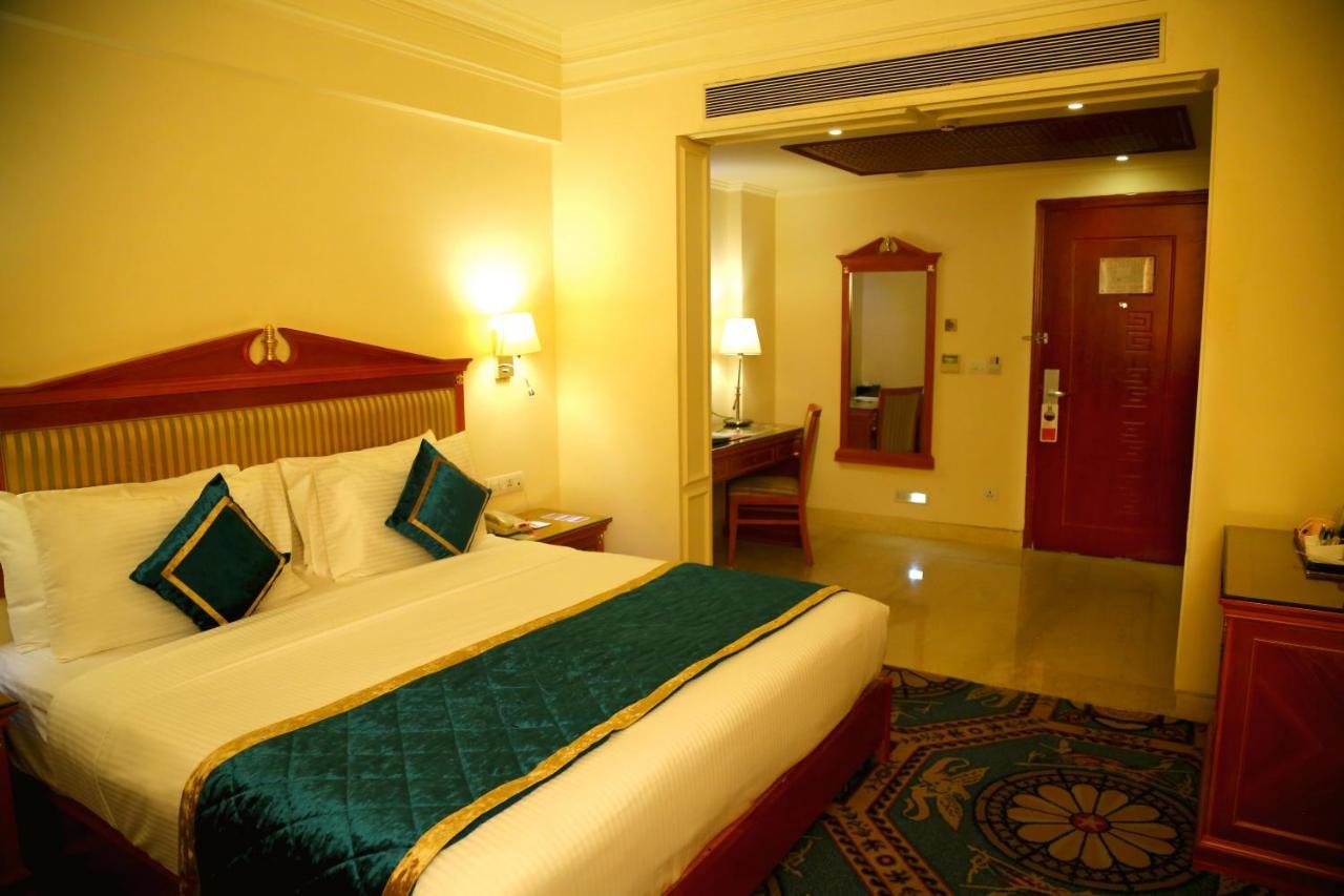 Hotel Ramada By Wyndham Amritsar Esterno foto