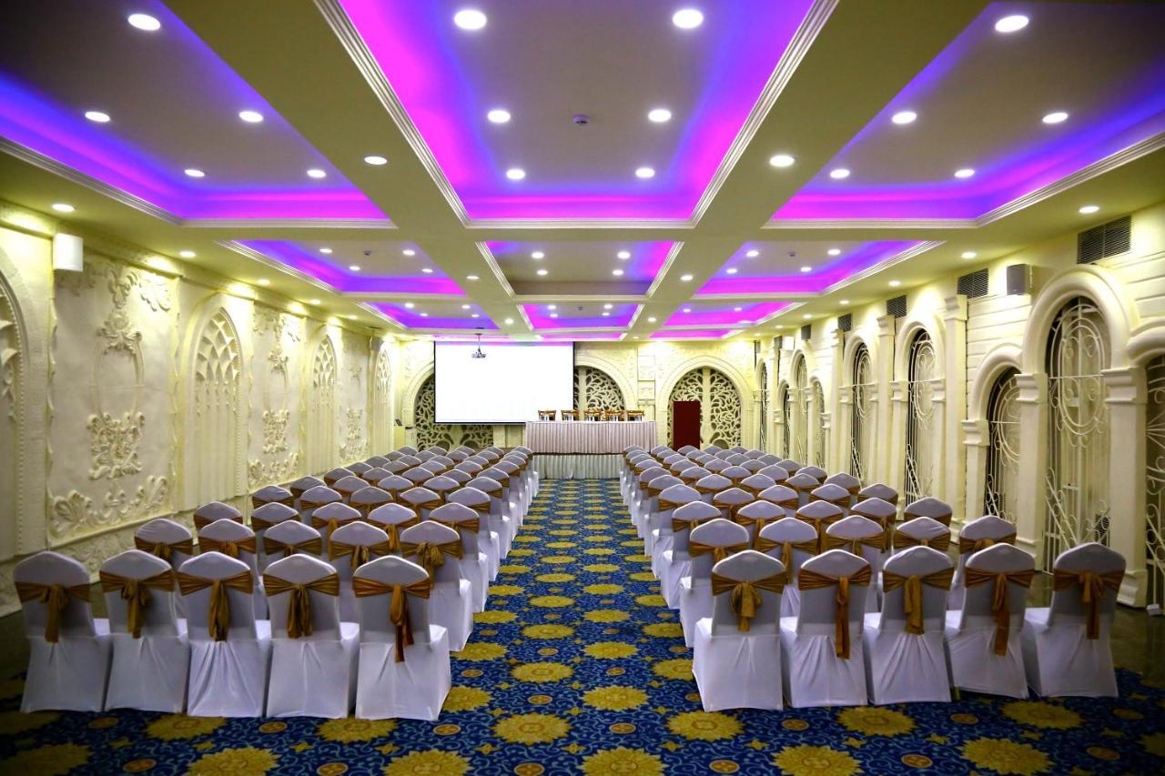 Hotel Ramada By Wyndham Amritsar Esterno foto